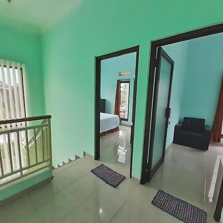 Villa 3 Bedroom Edelweis No. 7 Near Museum Angkut Batu  Esterno foto