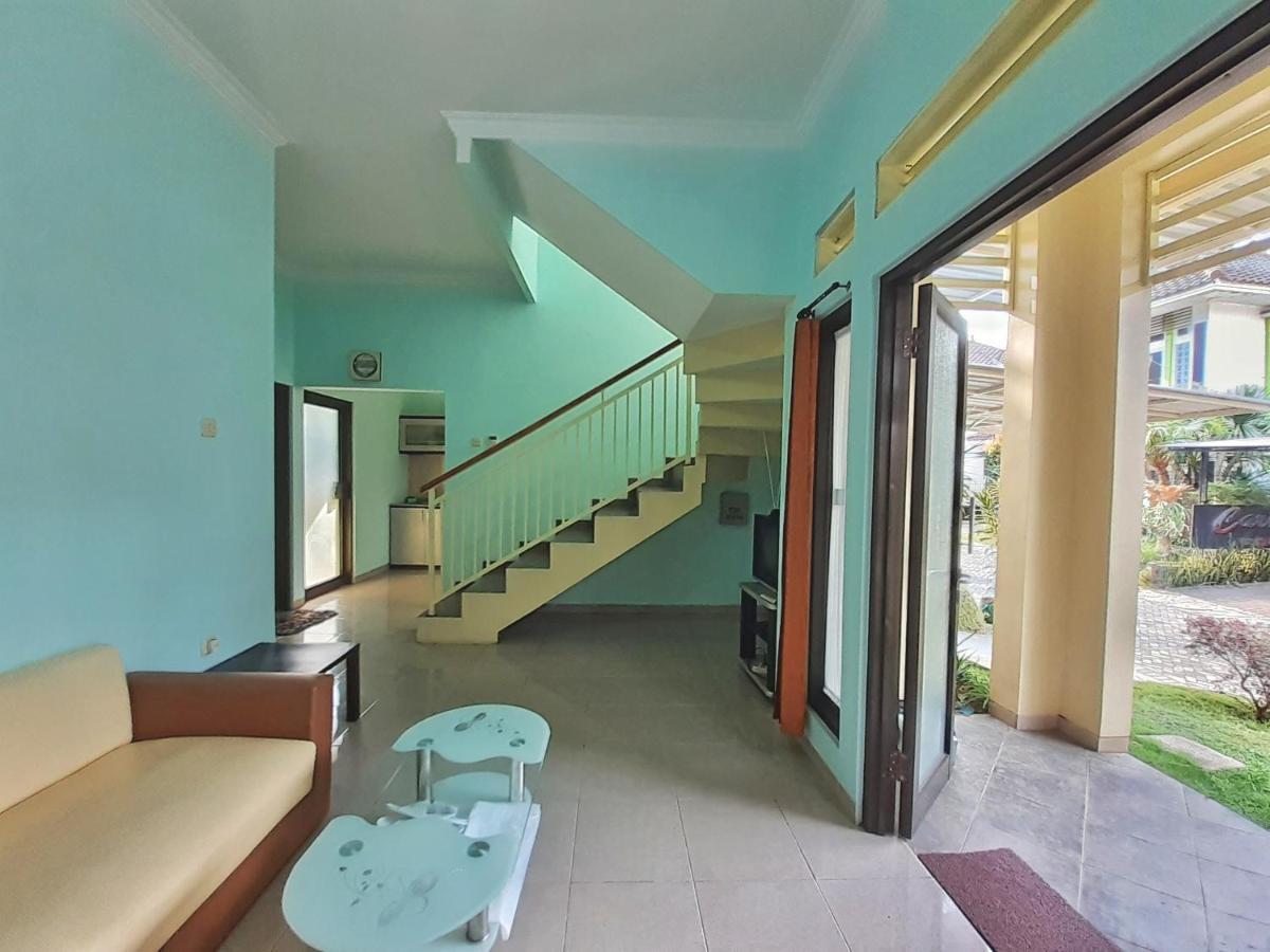 Villa 3 Bedroom Edelweis No. 7 Near Museum Angkut Batu  Esterno foto