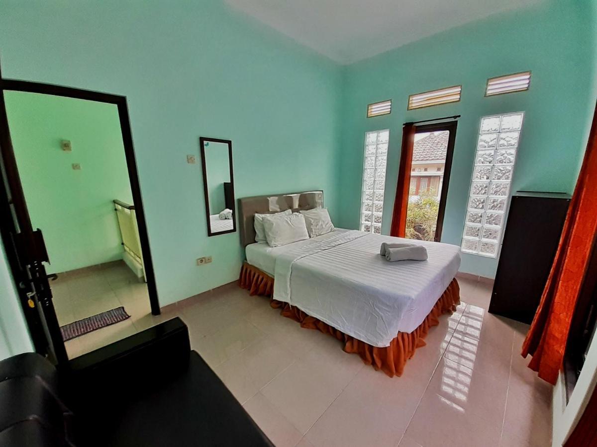 Villa 3 Bedroom Edelweis No. 7 Near Museum Angkut Batu  Esterno foto